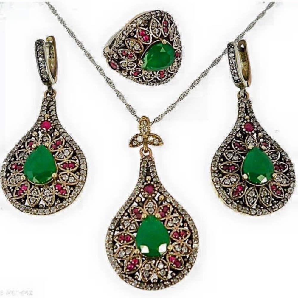 925 SS Esmeralda Ruby diamonds . Set